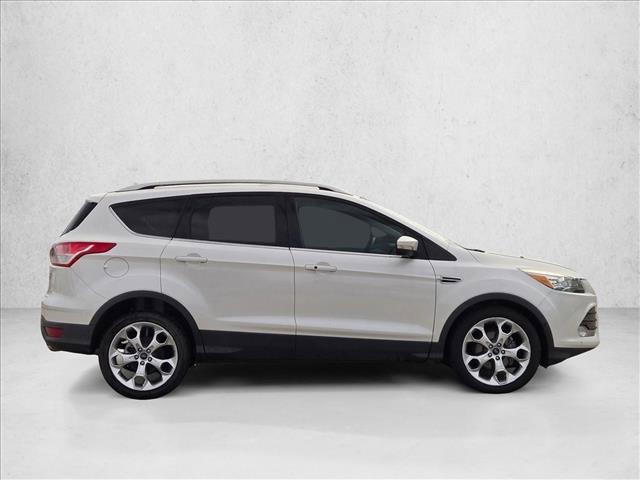 Photo of 2014 White Platinum Tricoat Ford Escape