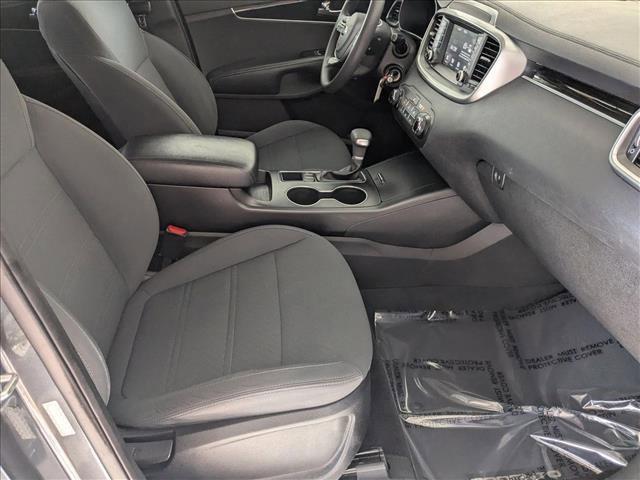 Photo of 2020 Gravity Grey Kia Sorento