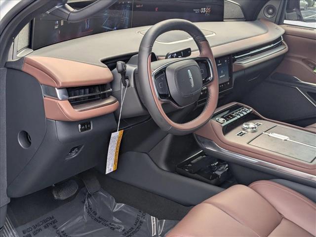 Photo of 2025 Pristine White Metallic Tri-Coat Lincoln Navigator
