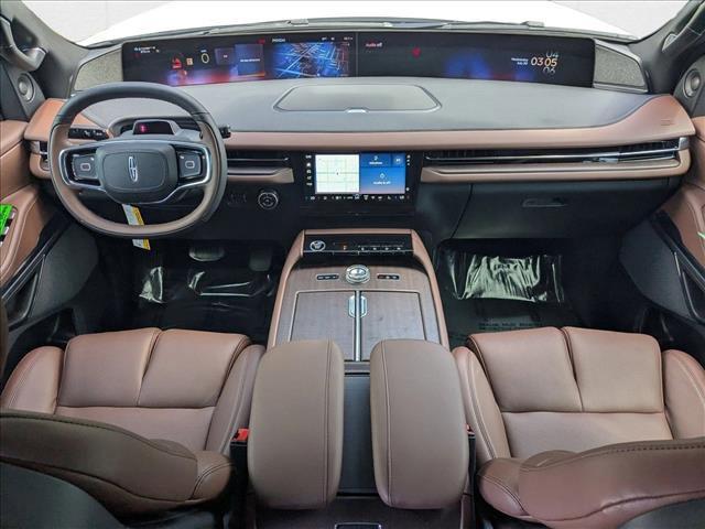 Photo of 2025 Pristine White Metallic Tri-Coat Lincoln Navigator