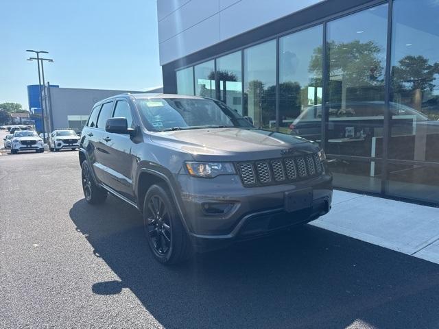 Photo of 2019 Granite Crystal Clearcoat Metallic Jeep Grand Cherokee