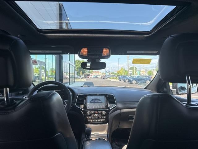 Photo of 2019 Granite Crystal Clearcoat Metallic Jeep Grand Cherokee