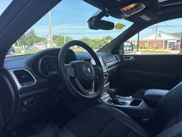 Photo of 2019 Granite Crystal Clearcoat Metallic Jeep Grand Cherokee