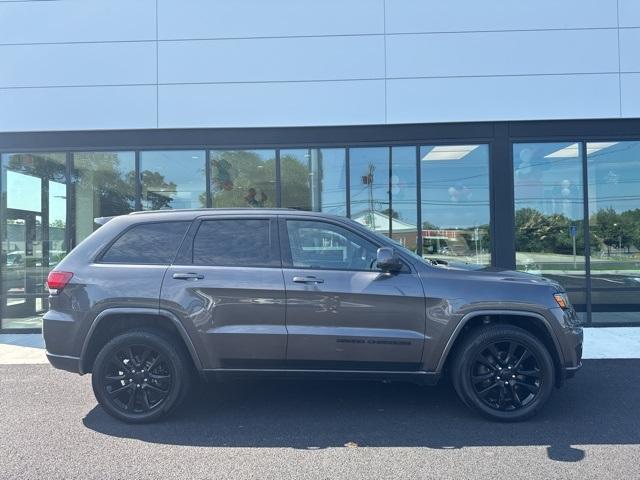 Photo of 2019 Granite Crystal Clearcoat Metallic Jeep Grand Cherokee