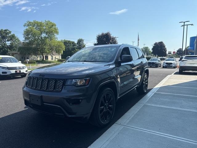 Photo of 2019 Granite Crystal Clearcoat Metallic Jeep Grand Cherokee