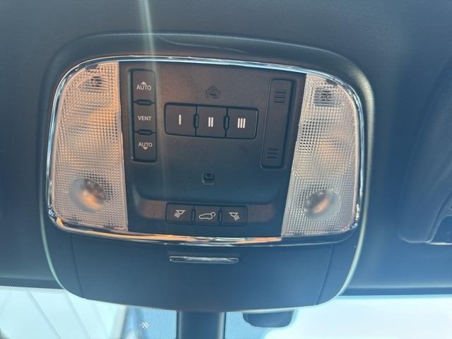 Photo of 2019 Granite Crystal Clearcoat Metallic Jeep Grand Cherokee