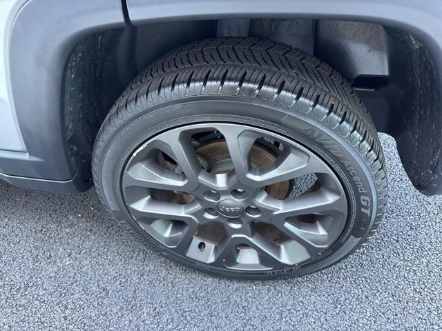 Photo of 2019 Silver Jeep Compass
