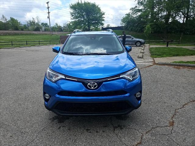 Photo of 2018 Blue Toyota RAV4