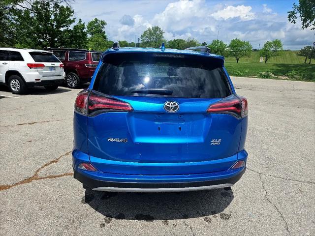 Photo of 2018 Blue Toyota RAV4