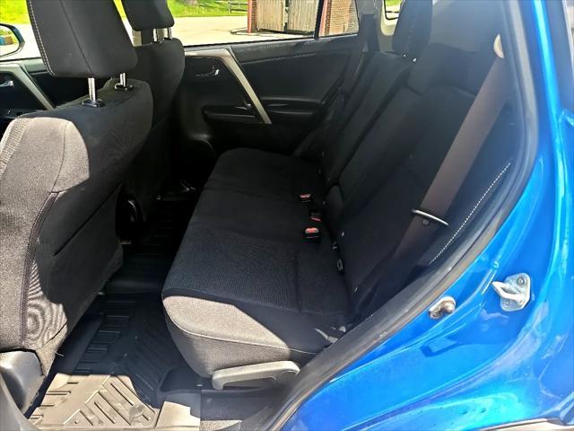 Photo of 2018 Blue Toyota RAV4