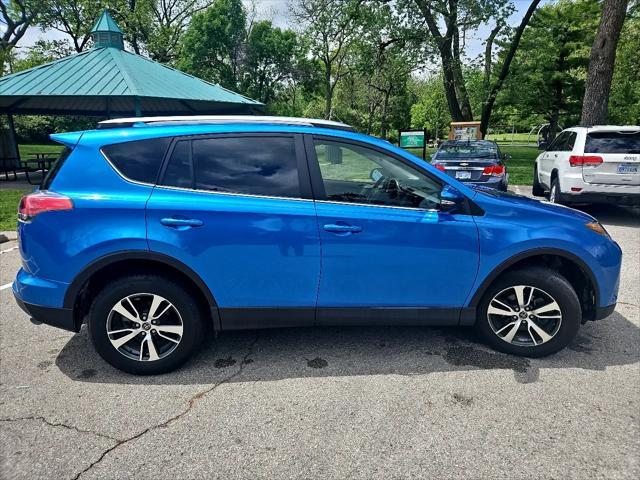Photo of 2018 Blue Toyota RAV4