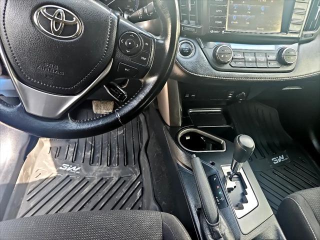 Photo of 2018 Blue Toyota RAV4