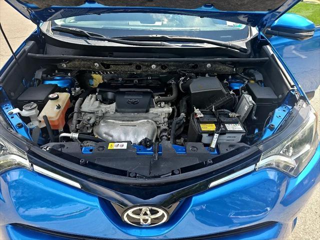 Photo of 2018 Blue Toyota RAV4