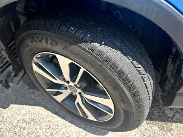 Photo of 2018 Blue Toyota RAV4