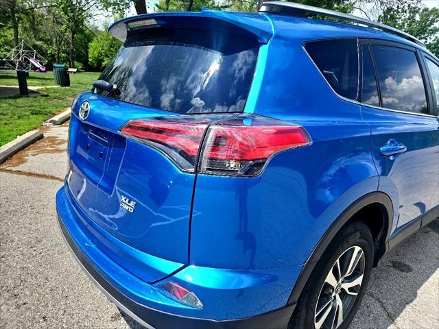 Photo of 2018 Blue Toyota RAV4