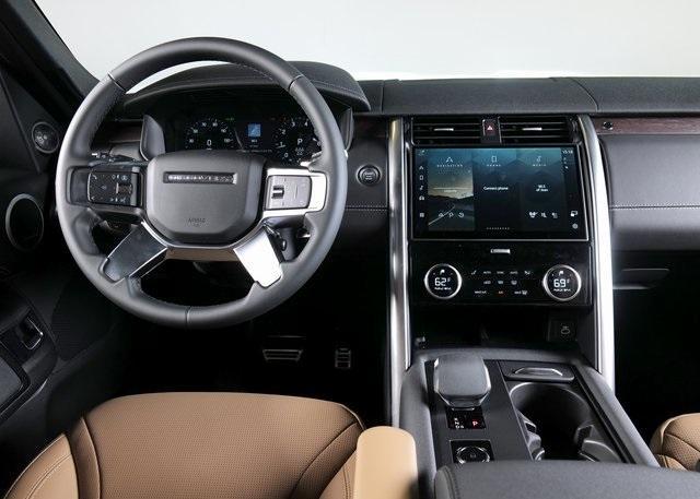 Photo of 2025 Lantau Bronze Land Rover Discovery