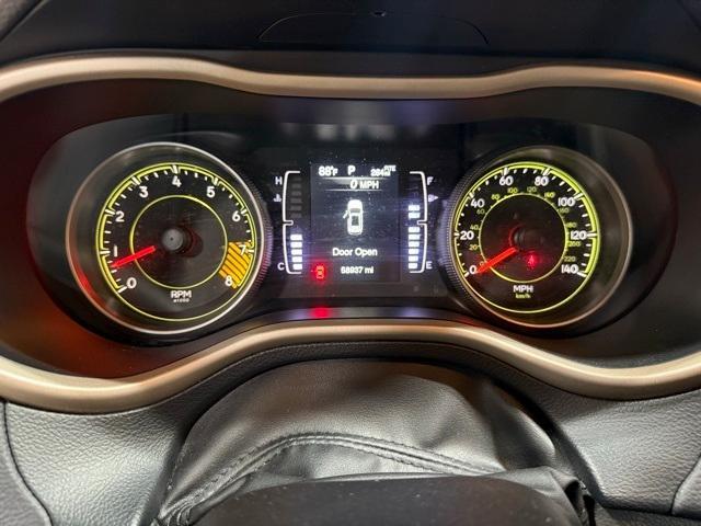 Photo of 2018 Bright White Clearcoat Jeep Cherokee