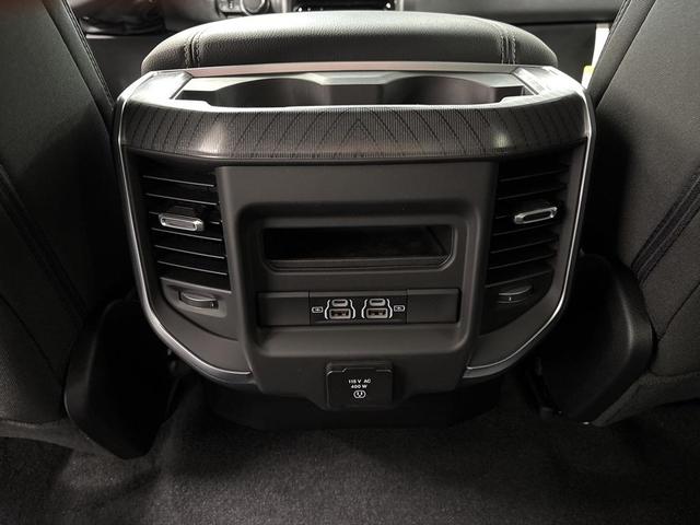 Photo of 2026 Diamond Black Crystal Pearlcoat RAM 1500