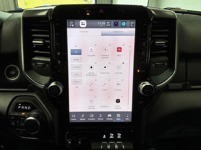 Photo of 2026 Diamond Black Crystal Pearlcoat RAM 1500