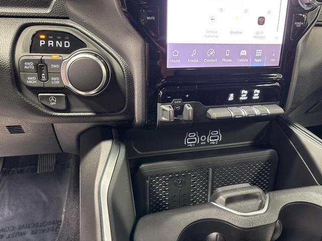 Photo of 2026 Diamond Black Crystal Pearlcoat RAM 1500