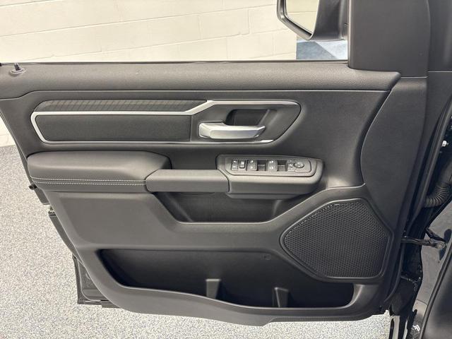 Photo of 2026 Diamond Black Crystal Pearlcoat RAM 1500