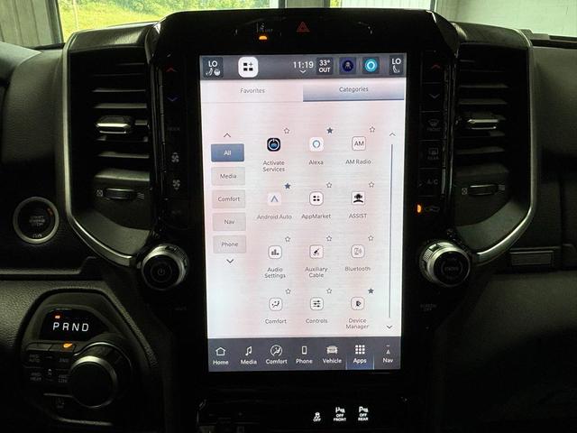 Photo of 2026 Diamond Black Crystal Pearlcoat RAM 1500