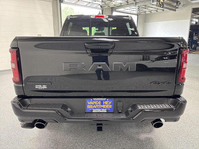 Photo of 2026 Diamond Black Crystal Pearlcoat RAM 1500