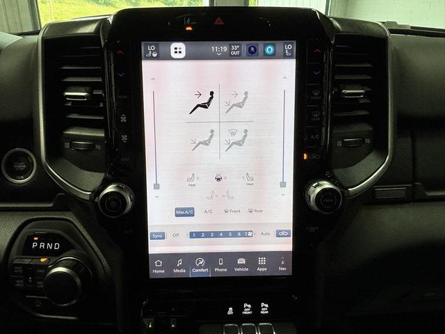 Photo of 2026 Diamond Black Crystal Pearlcoat RAM 1500