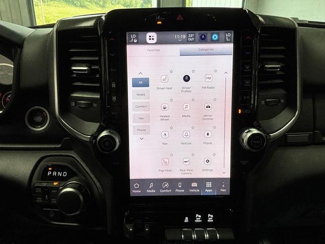 Photo of 2026 Diamond Black Crystal Pearlcoat RAM 1500