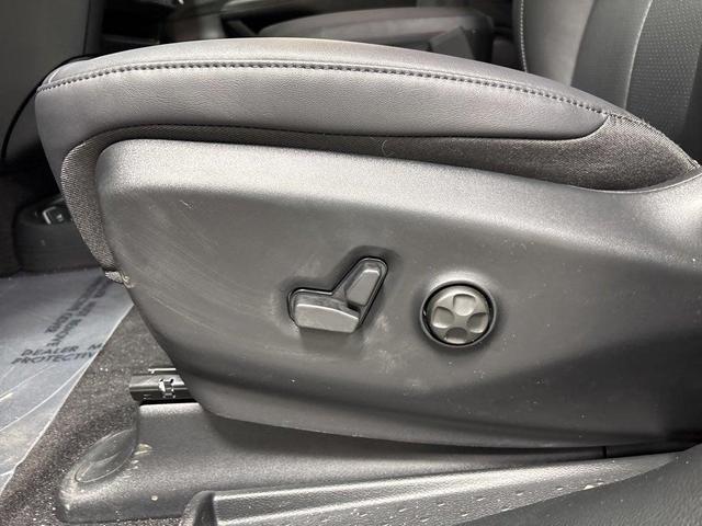Photo of 2025 Red Hot Pearl-Coat Exterior Paint Chrysler Pacifica