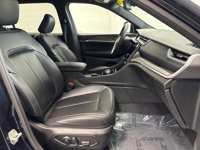 Photo of 2024 Midnight Sky Jeep Grand Cherokee L