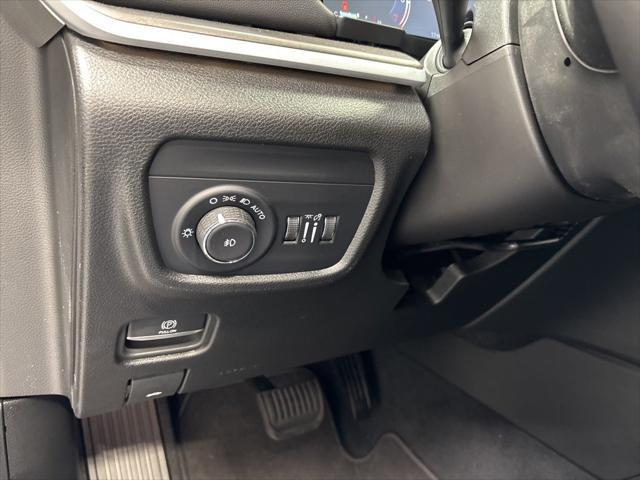 Photo of 2025 Velvet Red Pearl-Coat Exterior Paint Jeep Grand Cherokee