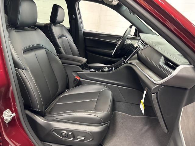 Photo of 2025 Velvet Red Pearl-Coat Exterior Paint Jeep Grand Cherokee