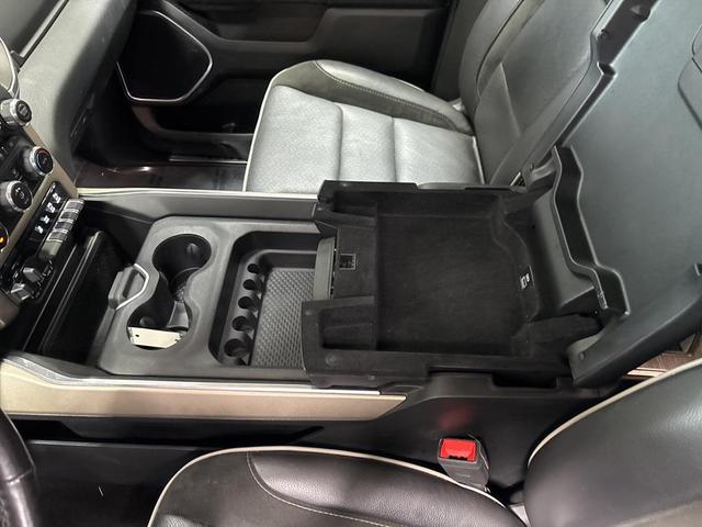 Photo of 2020 Diamond Black Crystal Pearlcoat RAM 1500