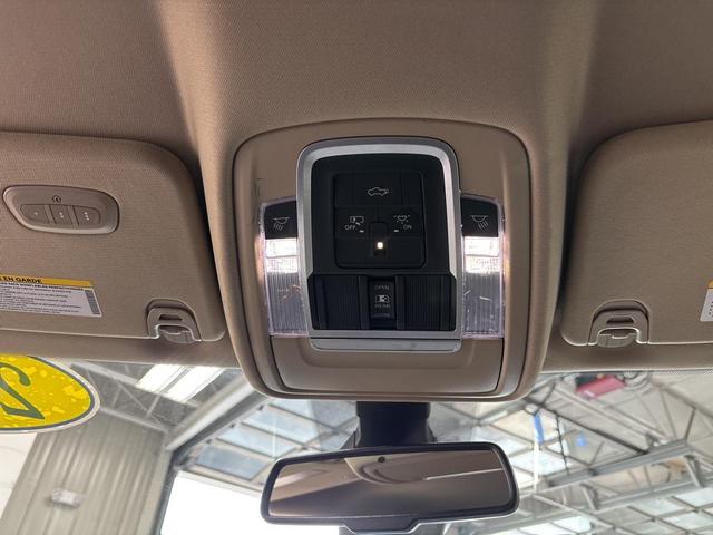Photo of 2020 Diamond Black Crystal Pearlcoat RAM 1500