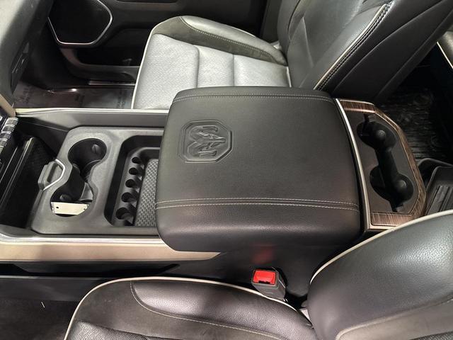 Photo of 2020 Diamond Black Crystal Pearlcoat RAM 1500
