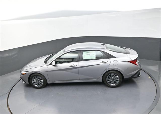 Photo of 2025 Fluid Metal Hyundai ELANTRA HEV