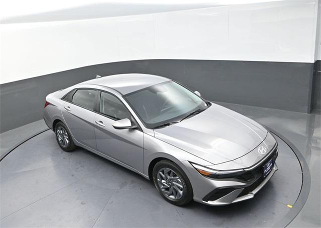 Photo of 2025 Fluid Metal Hyundai ELANTRA HEV