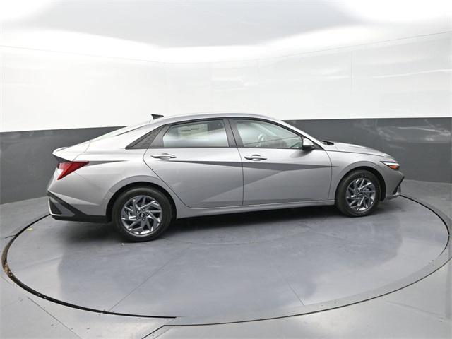 Photo of 2025 Fluid Metal Hyundai ELANTRA HEV