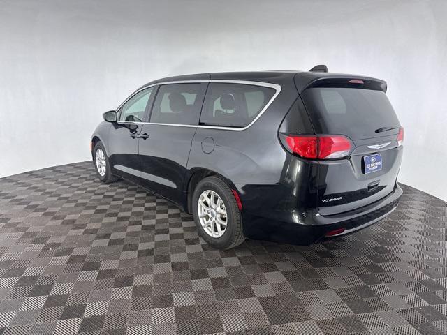Photo of 2023 Brilliant Black Crystal Pearlcoat Chrysler Voyager