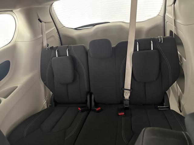 Photo of 2023 Brilliant Black Crystal Pearlcoat Chrysler Voyager