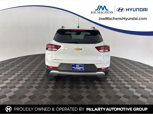 Photo of 2023 Summit White Chevrolet Trailblazer