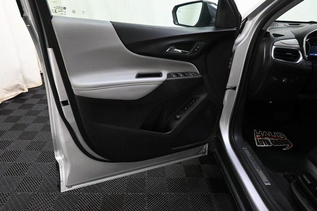 Photo of 2021 Silver Ice Metallic Chevrolet Equinox
