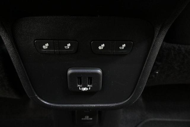 Photo of 2021 Silver Ice Metallic Chevrolet Equinox