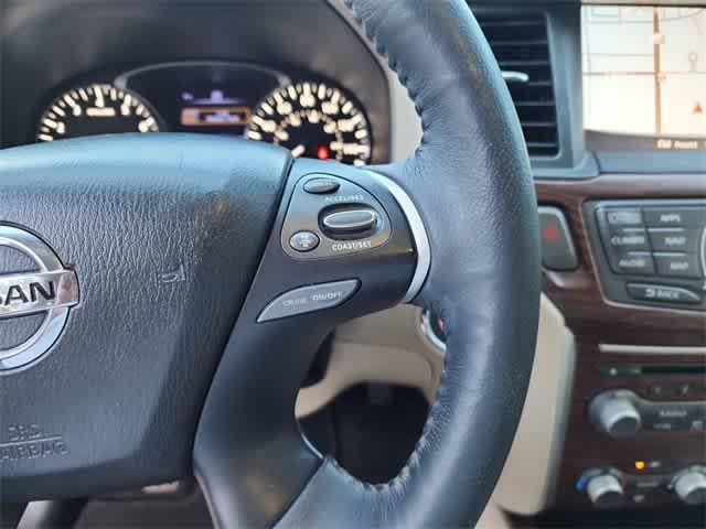 Photo of 2020 Pearl White Tricoat Nissan Pathfinder