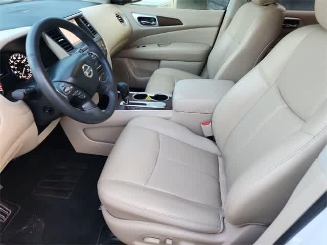Photo of 2020 Pearl White Tricoat Nissan Pathfinder