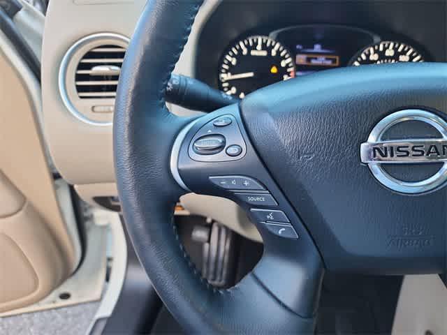 Photo of 2020 Pearl White Tricoat Nissan Pathfinder