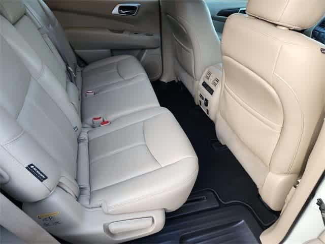 Photo of 2020 Pearl White Tricoat Nissan Pathfinder