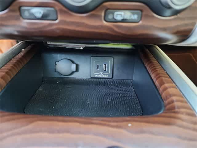 Photo of 2020 Pearl White Tricoat Nissan Pathfinder