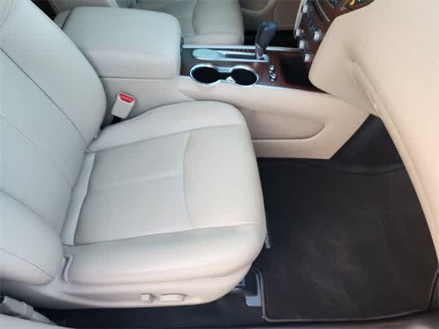 Photo of 2020 Pearl White Tricoat Nissan Pathfinder